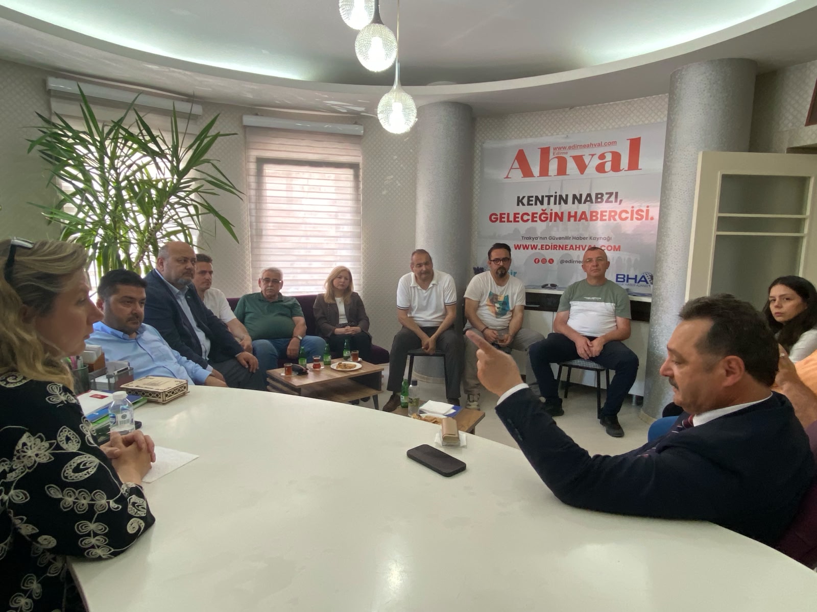 Edirne’de ilkeli, doğru ve objektif habercilik anlayışıyla kentin nabzını tutan, yerel basının güçlü sesi edirneahval.com internet haber sitesi, yayın hayatındaki 10’uncu yılını gururla kutladı.
